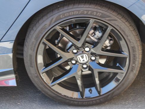 Used 2025 Honda Civic Sport image 11