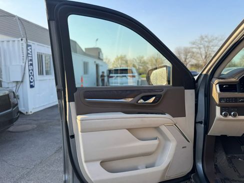 Used 2023 GMC Yukon XL Denali AWD/4WD image 17