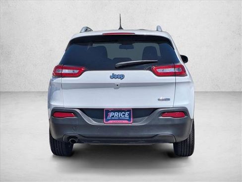 Used 2016 Jeep Cherokee Latitude FWD image 7