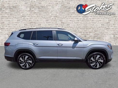 Certified 2025 Volkswagen Atlas SE FWD image 3