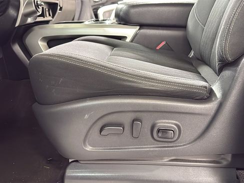 Used 2018 Nissan Titan SV w/ SV Convenience Package image 14