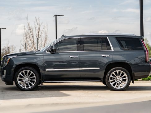 Used 2020 Cadillac Escalade Luxury AWD/4WD image 5