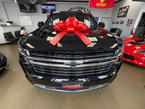 Used 2022 Chevrolet Suburban LT w/ LT Signature Plus Package AWD/4WD image 21