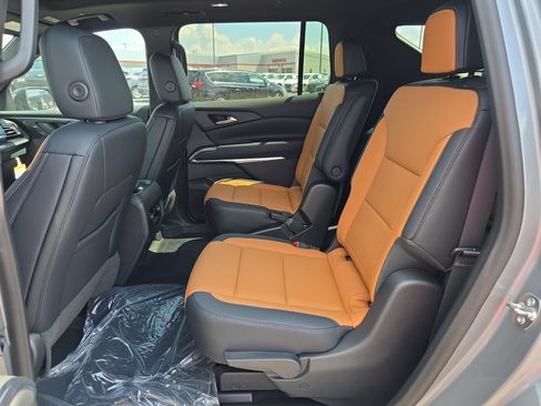 New 2027 Chevrolet Traverse Z71 w/ Driver Confidence Package AWD/4WD image 11