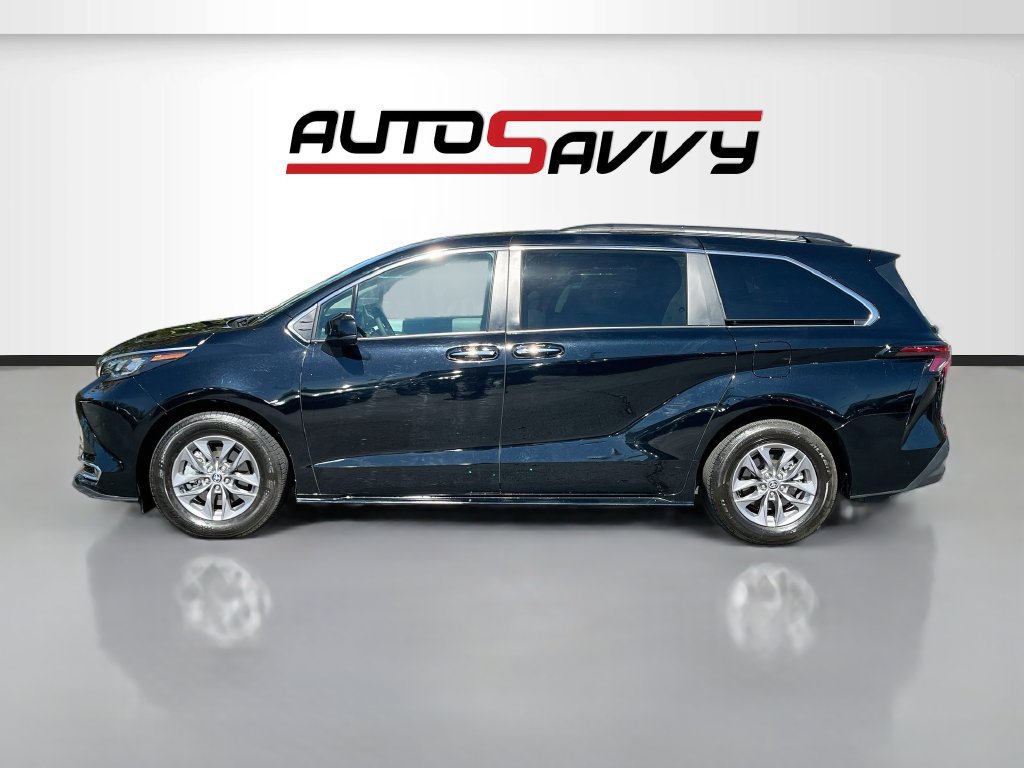 Used 2026 Toyota Sienna XLE FWD image 4