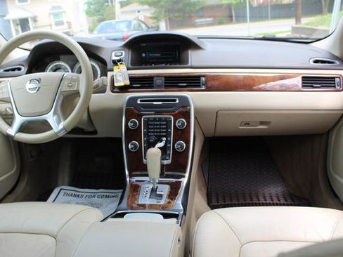 Used 2012 Volvo XC70 3.2 image 11