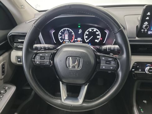 Used 2025 Honda Pilot Touring image 17