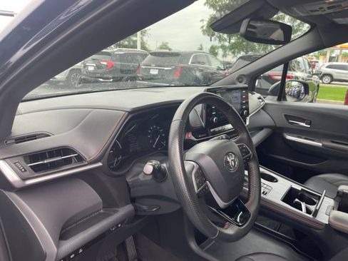 Used 2023 Toyota Sienna XSE w/ XSE Plus Package FWD image 9