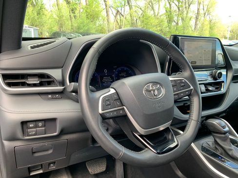 Used 2025 Toyota Highlander XSE AWD/4WD image 37