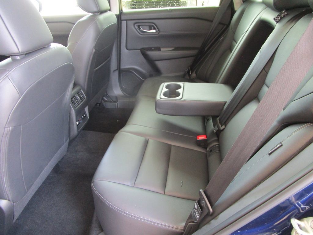 Used 2025 Nissan Rogue SL w/ Tech Package FWD image 20