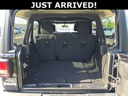 Used 2021 Jeep Wrangler Unlimited Sahara AWD/4WD image 6
