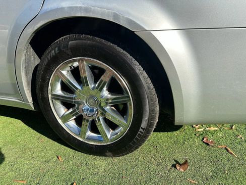 Used 2009 Chrysler 300 Touring image 39