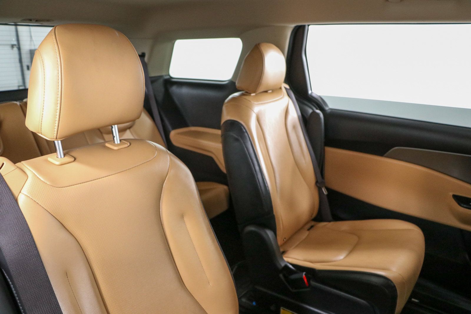 Used 2024 Kia Carnival LX FWD image 29