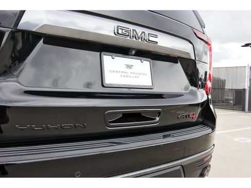 Used 2024 GMC Yukon XL AT4 w/ AT4 Premium Package AWD/4WD image 30