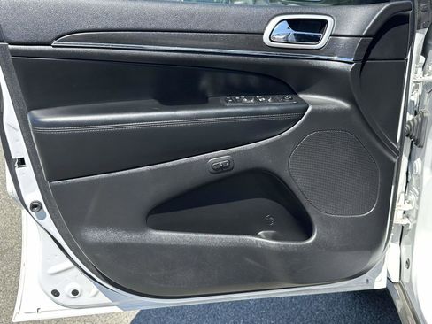 Used 2018 Jeep Grand Cherokee Limited image 17