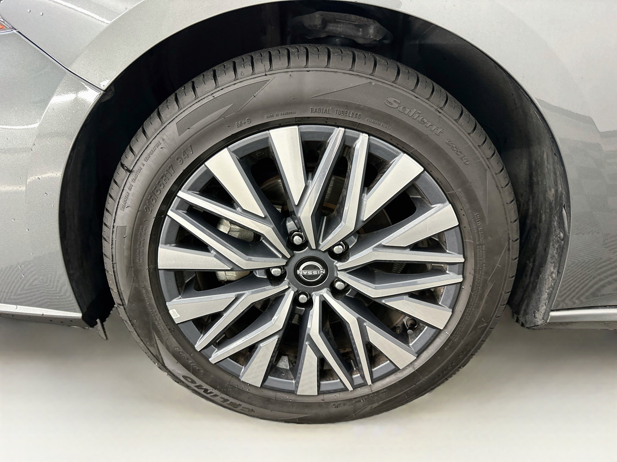 Used 2025 Nissan Altima 2.5 SV FWD image 34