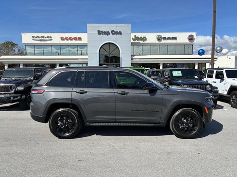 New 2026 Jeep Grand Cherokee Altitude AWD/4WD image 4
