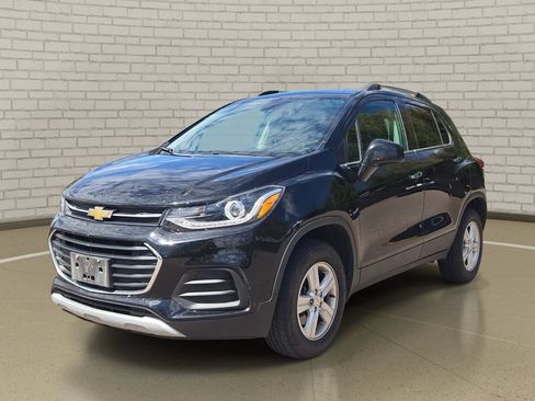 Used 2020 Chevrolet Trax LT w/ Driver Confidence Package AWD/4WD image 1