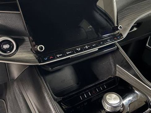 Used 2024 Jeep Wagoneer Series II w/ Flexible Seating Group image 13