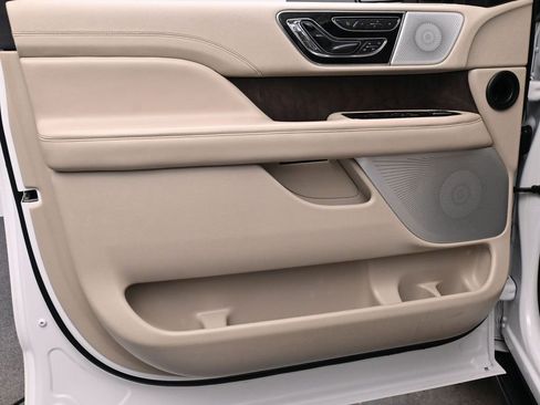 Used 2021 Lincoln Navigator L Reserve w/ Luxury Package image 10