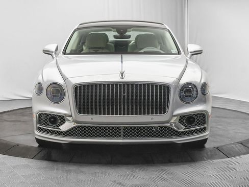 Used 2022 Bentley Flying Spur V8 image 7