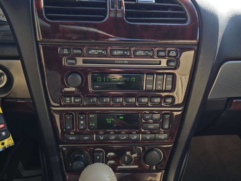 Used 2005 Ford Thunderbird Deluxe 2dr Convertible image 15