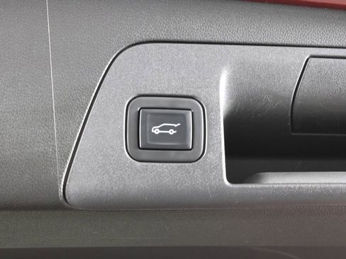 Used 2022 Buick Envision Essence w/ Sport Touring Package image 16