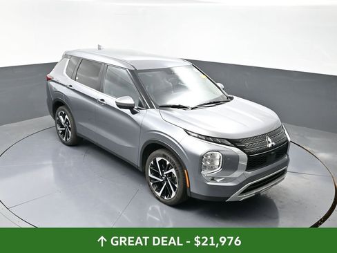 Used 2024 Mitsubishi Outlander SE image 45