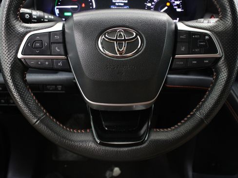 Used 2023 Toyota Sienna XSE FWD image 26