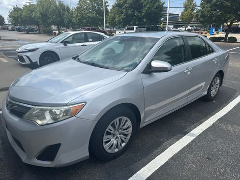 Used 2013 Toyota Camry LE FWD image 16