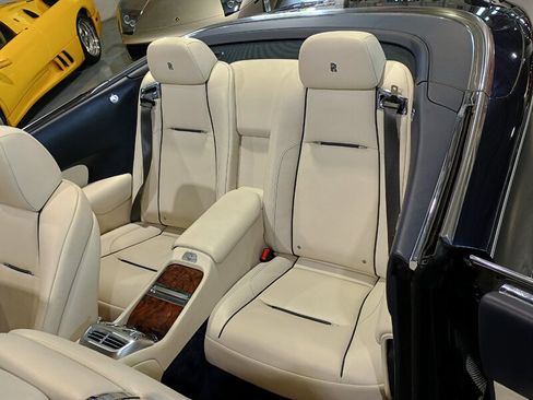 Used 2016 Rolls-Royce Dawn RWD image 31