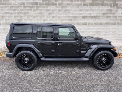 Used 2019 Jeep Wrangler Unlimited Sahara w/ Uconnect 4C Nav & Sound Group image 4