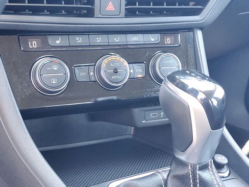 Certified 2022 Volkswagen Jetta SE FWD image 26