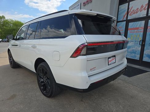 Used 2025 Lincoln Navigator Reserve w/ Jet Appearance Package AWD/4WD image 8