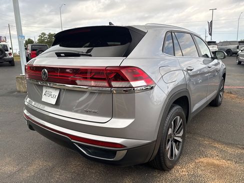 Used 2024 Volkswagen Atlas Cross Sport SE image 6