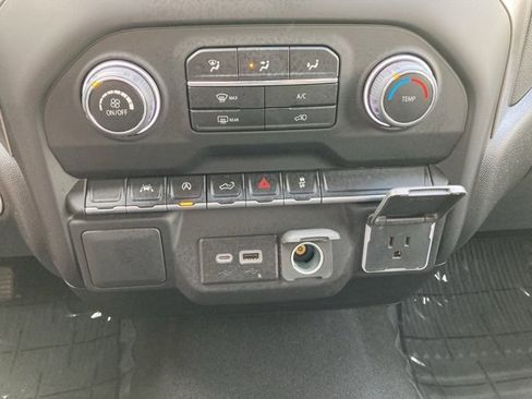 Used 2022 Chevrolet Silverado 1500 Custom image 26