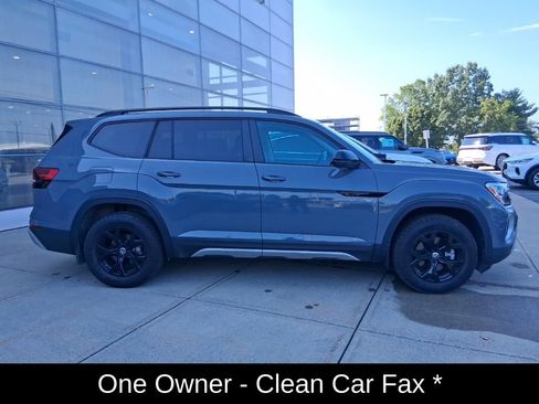 Used 2025 Volkswagen Atlas Peak Edition SE AWD/4WD image 2