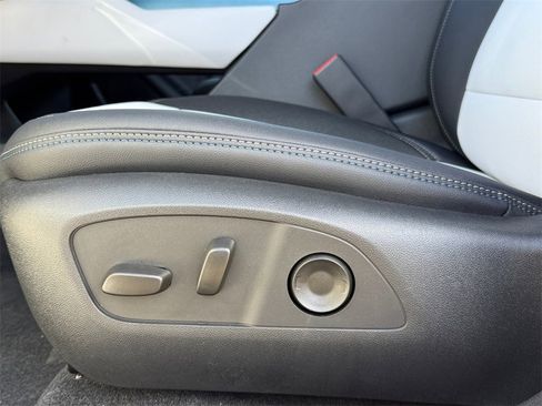 New 2026 Chevrolet Equinox EV LT image 10