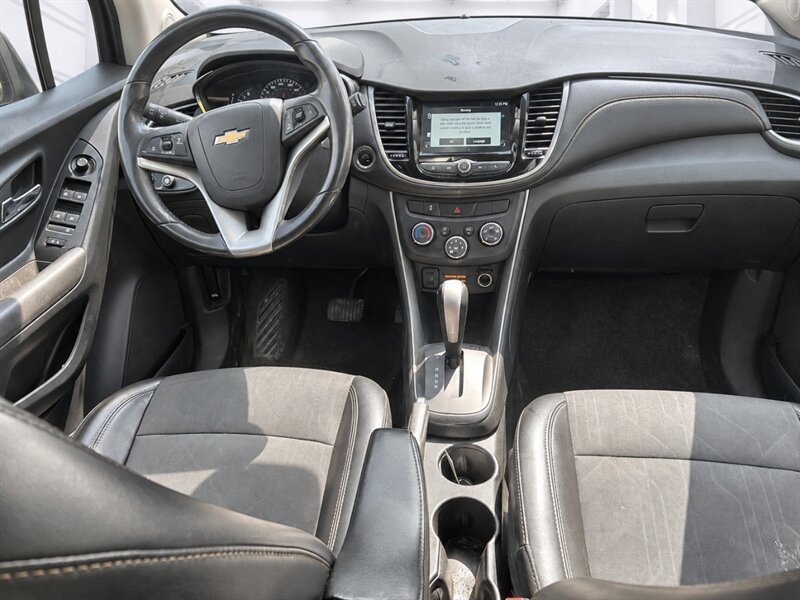 Used 2017 Chevrolet Trax LT w/ LT Convenience Package AWD/4WD image 9