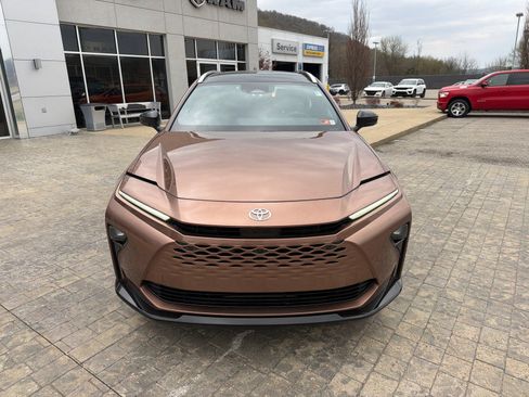 Used 2025 Toyota Crown Signia w/ Advanced Technology Package image 3