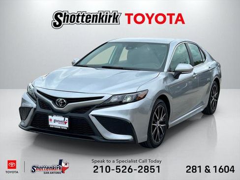 Certified 2024 Toyota Camry SE image 1