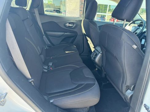 Used 2015 Jeep Cherokee Latitude w/ Trailer Tow Group AWD/4WD image 34