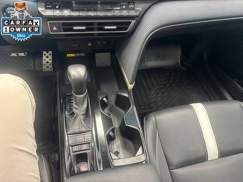 Used 2025 Toyota Camry SE w/ Convenience Package FWD image 6