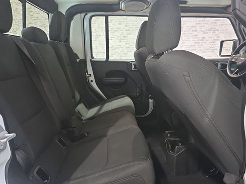 Used 2021 Jeep Gladiator Sport image 15