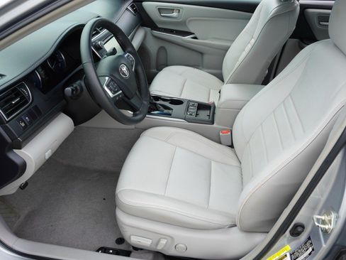 Used 2015 Toyota Camry XLE w/ Moonroof Package FWD image 13