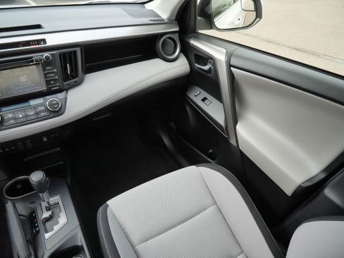 Certified 2018 Toyota RAV4 XLE AWD/4WD image 11