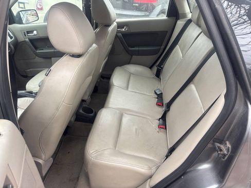 Used 2010 Ford Focus SES FWD image 11