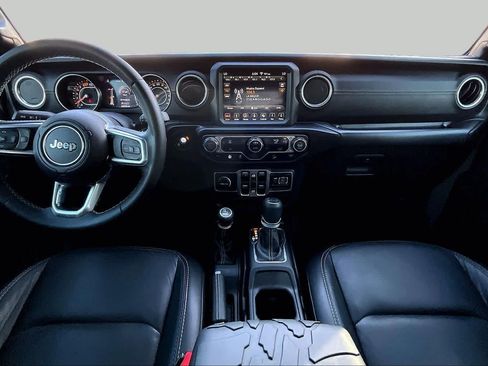Used 2018 Jeep Wrangler Unlimited Sahara AWD/4WD image 16