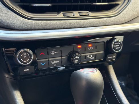 Used 2025 Jeep Compass Latitude AWD/4WD image 24