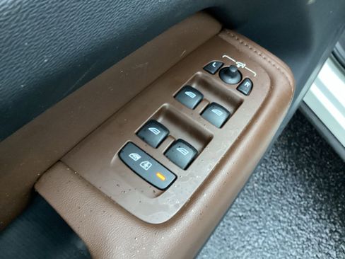 Certified 2023 Volvo XC60 B5 Plus w/ Protection Package Premier image 15